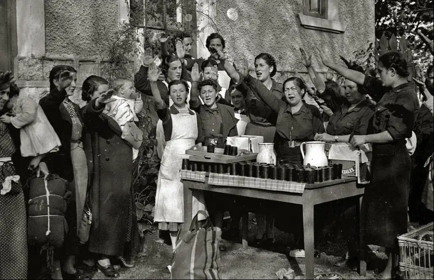 mujeres seccion femenina franquismo