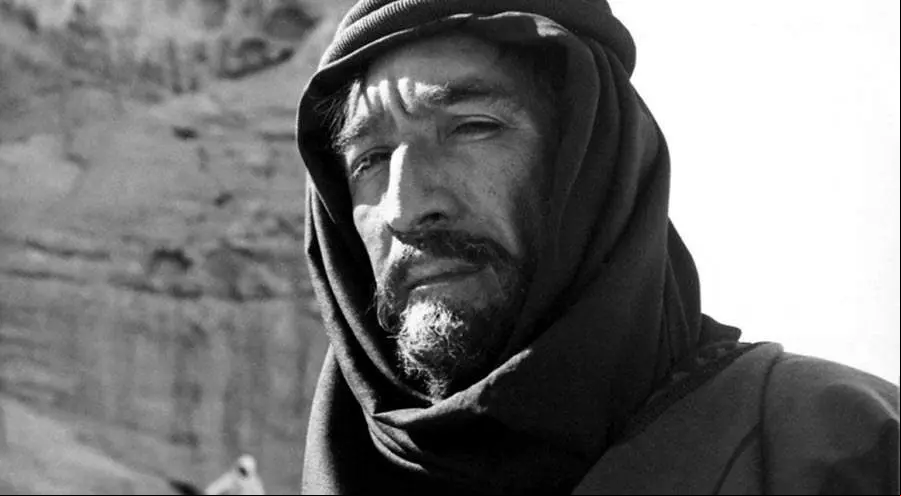 Anthony Quinn como Auda Ibu Tayi en Lawrence de Arabia