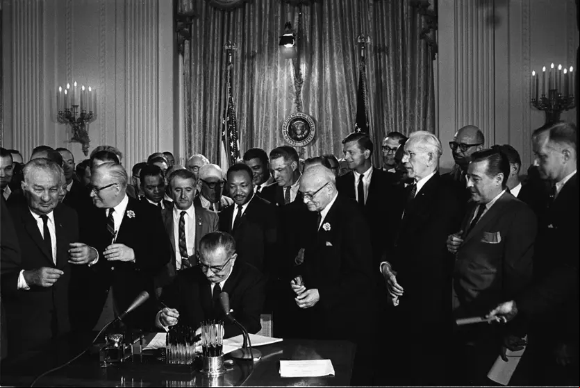 Lyndon_Johnson_g_Civil_Rights_Act,_July_2,_1964