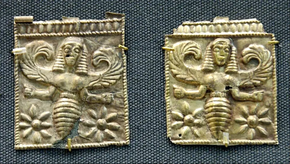 Plaque_bee-goddess_BM_GR1860.4-123.4