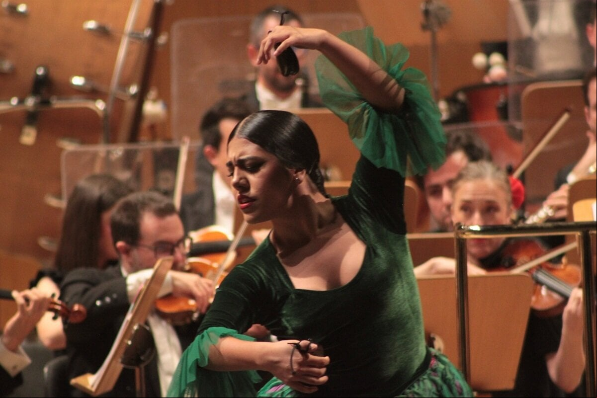Ambar Jezabel, una de las integrantes del cuerpo de baile de Sara Martin